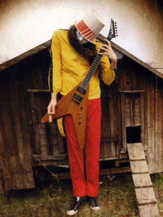 用摇滚诠释人生--buckethead(桶头怪杰)